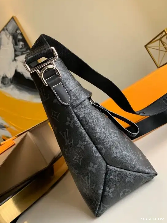 Rep ladies VUITTON LOUIS MESSENGER BAG 0511